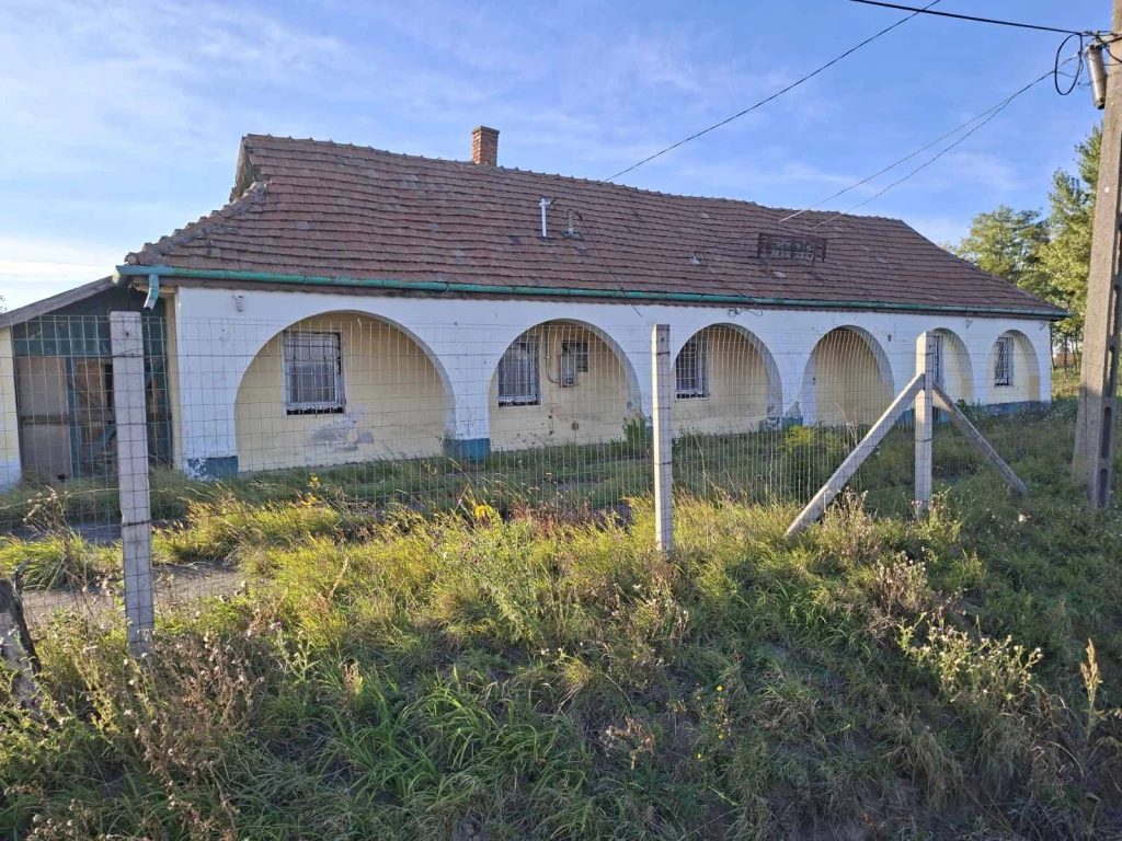 Eladó a híres Mérai Csárda – Egyedülálló lehetőség az üzleti és turisztikai befektetők számára!