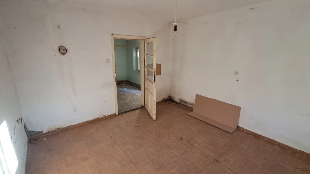 Eladó felújítandó családi ház Szikszó csendes részén!