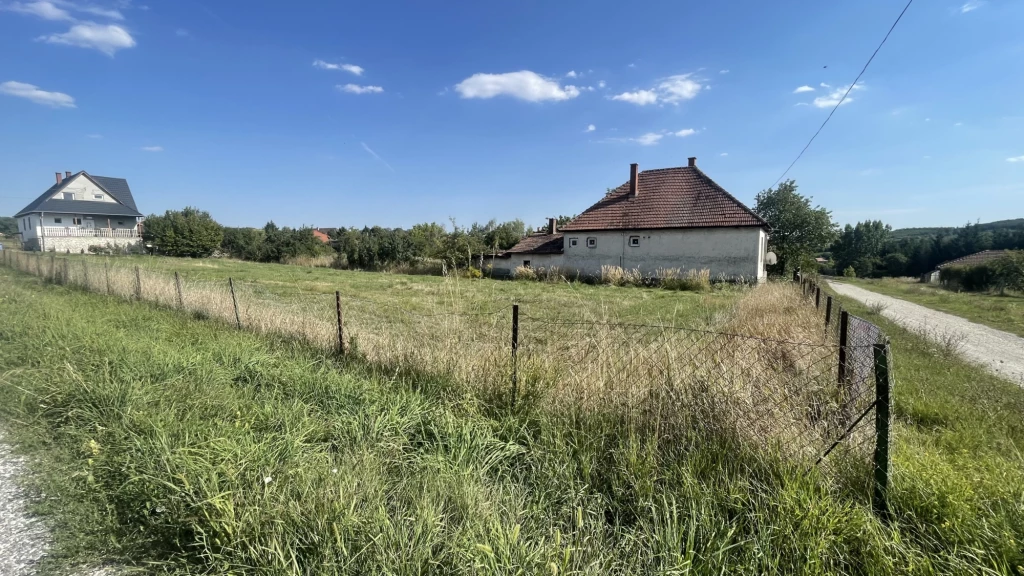 Harsány belterületi részén építési telek ELADÓ!