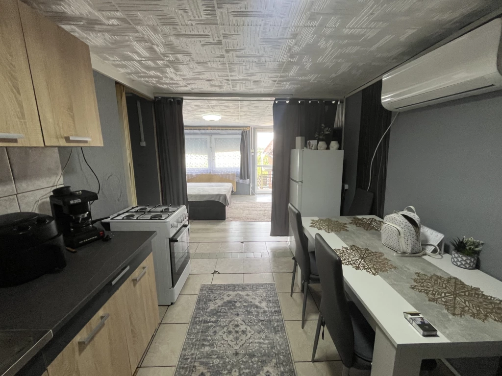 Eladó téliesített, tetőtér beépítéses zártkerti ingatlan Nyékládházán!