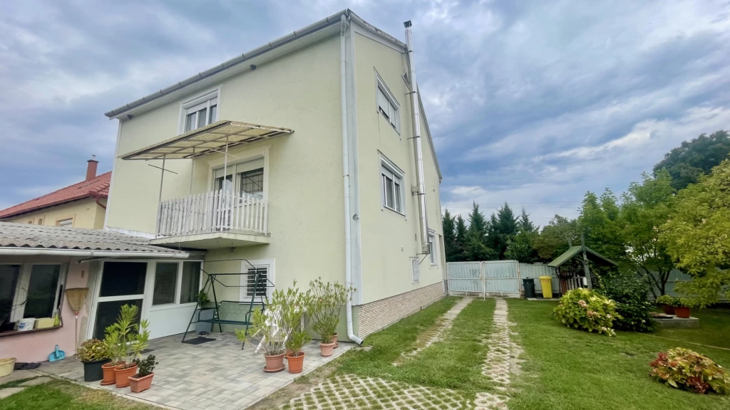 Egerszalók legkedveltebb utcájában eladó egy 140 m² igényesen felújított családi ház!