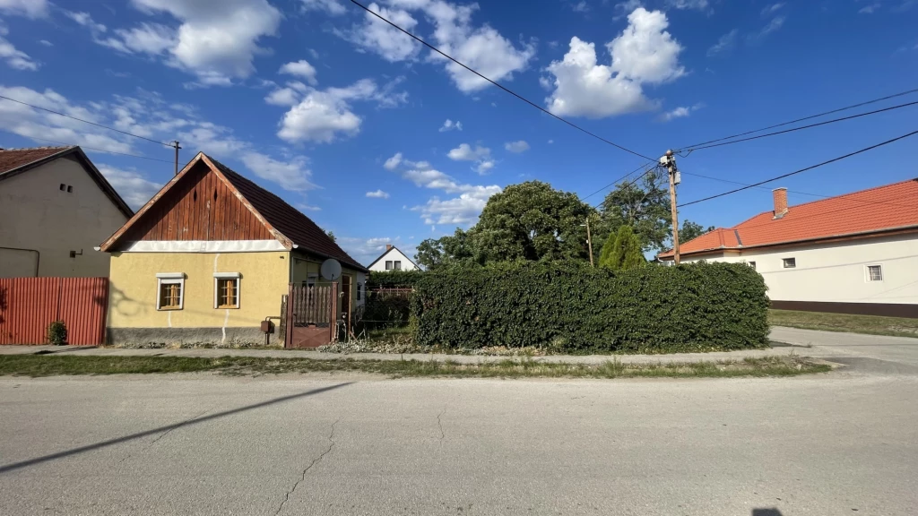 ELADÓ kis ház, nagy lehetőség Mezőkövesden!