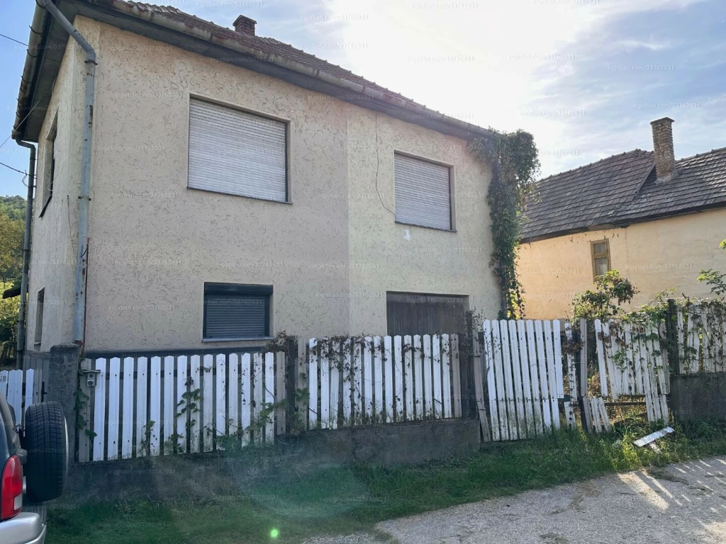 Tágas családi ház nagy telekkel Sajóivánka csendes utcájában!