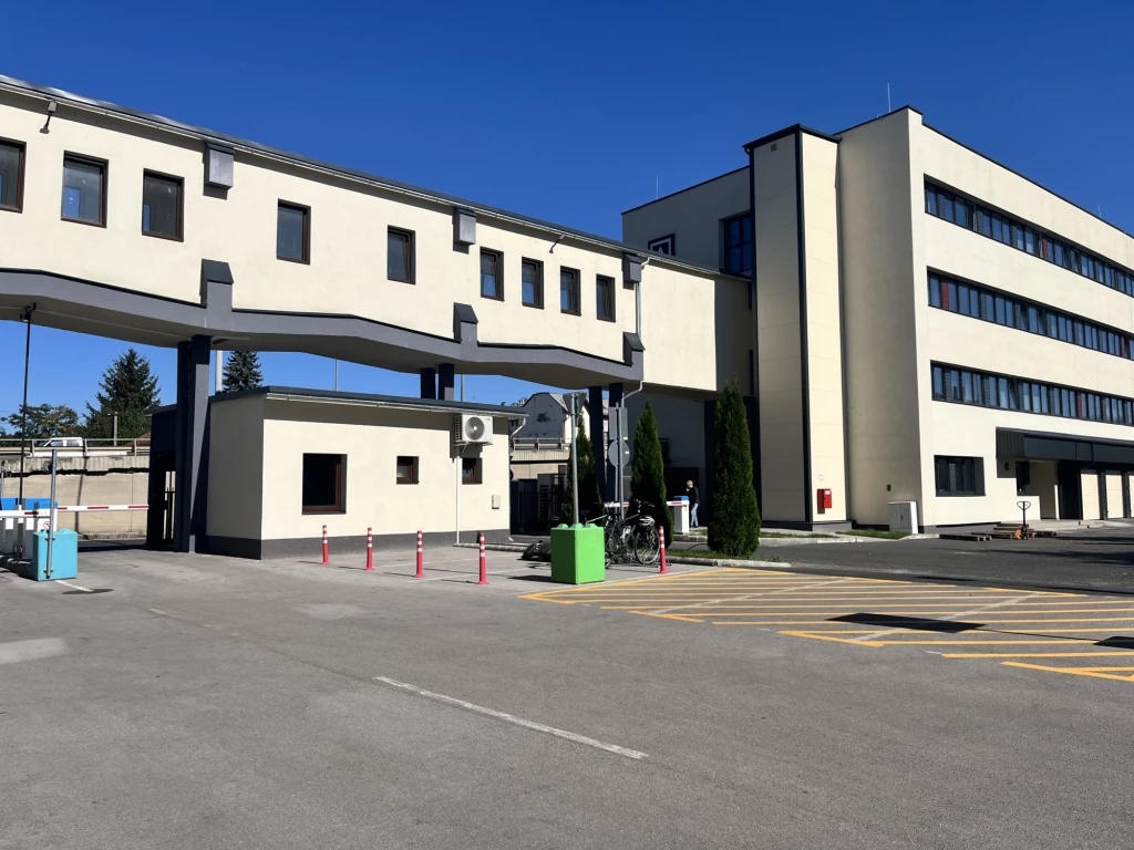 Kiadó Miskolcon a Zsolcai kapuban egy 20 m² irodahelyiség!