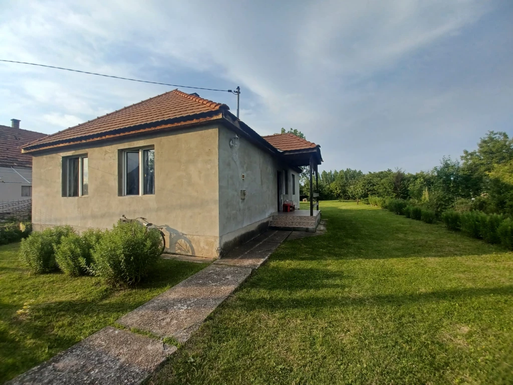 Eladó téglalakás, Aszaló, Csalogány utca 8