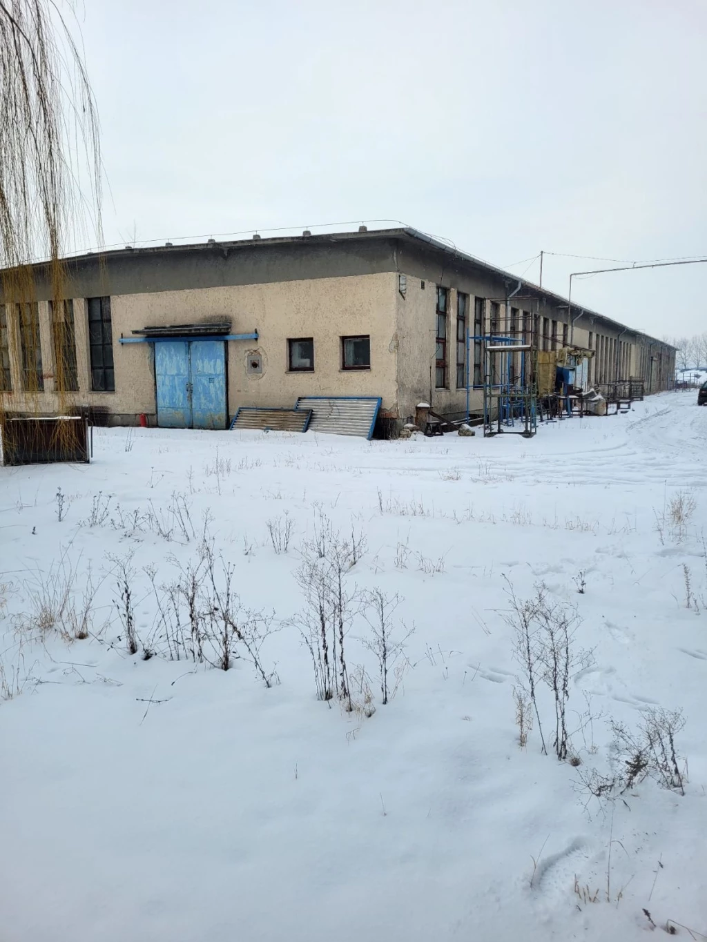 ELADÓ CSARNOK 3.096 m² ENCS, M30 LEHAJTÓ MELLETT