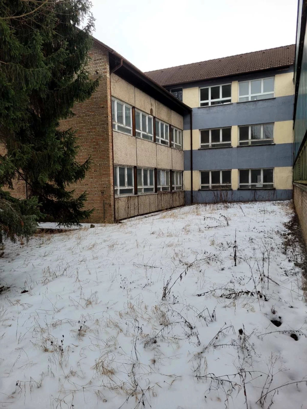 ELADÓ IRODAHÁZ – ENCS, M30 LEHAJTÓ MELLETT