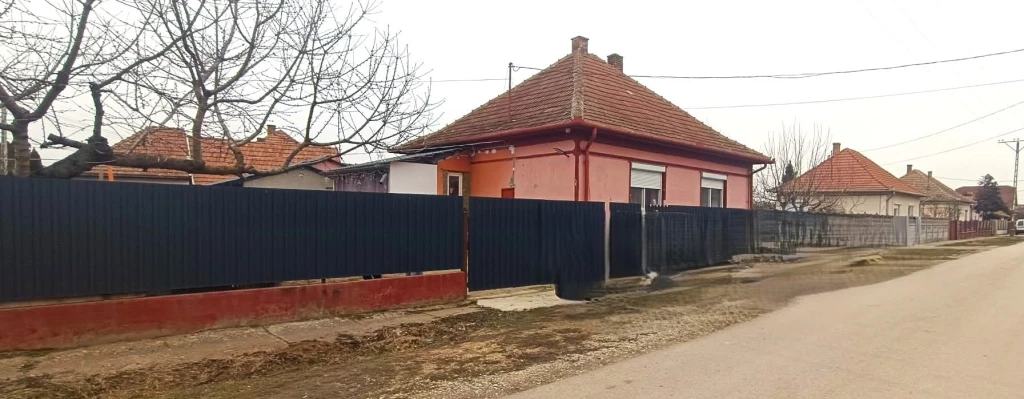 Polgáron TELJESKÖRŰEN FELÚJÍTOTT 2+1 félszobás családi ház Eladó, vállalkozásra is alkalmas!