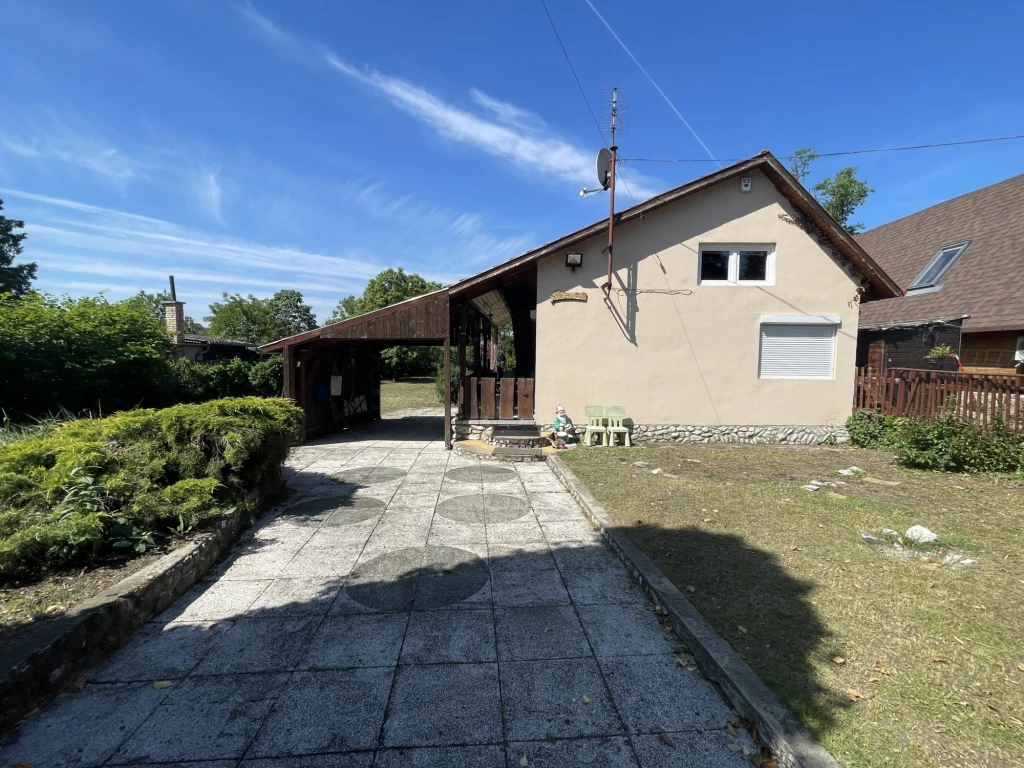 Mályi Tóparti Nyaraló Eladó – Kivételes lehetőség a vízpart közelében!