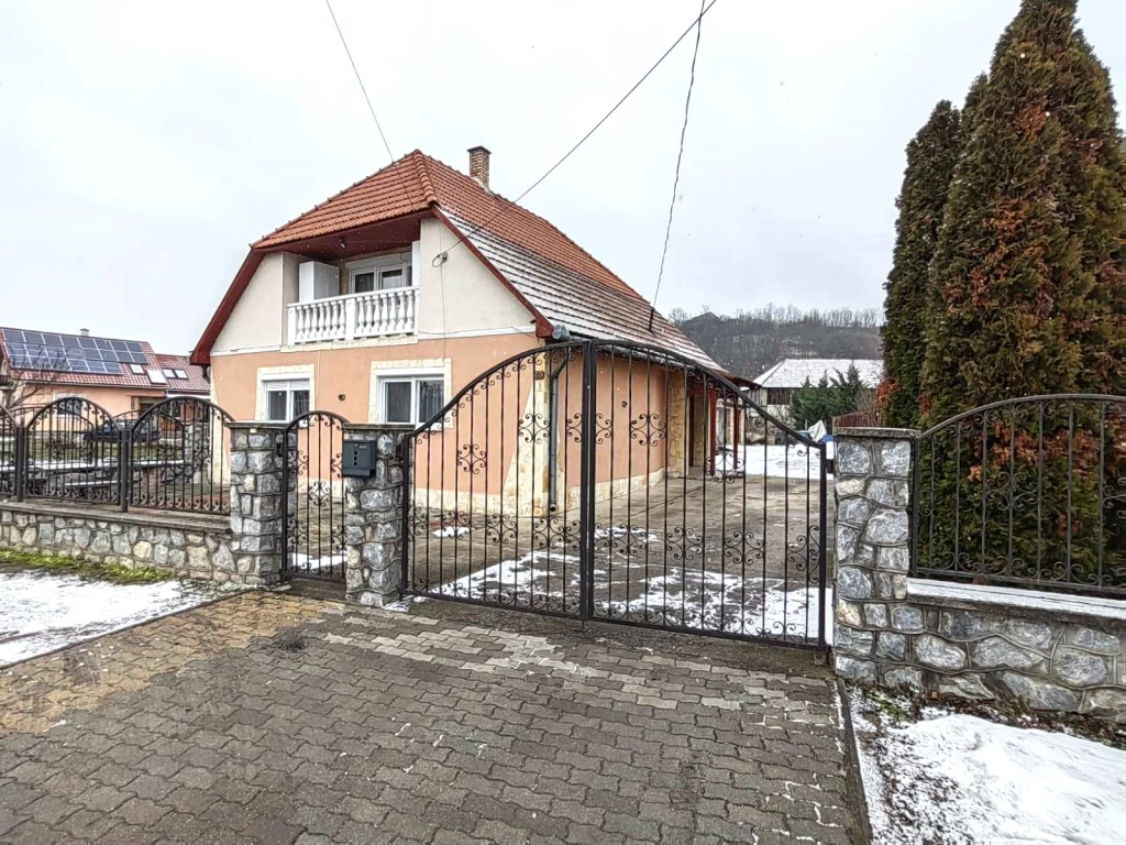 Eladó téglalakás, Múcsony, Jókai