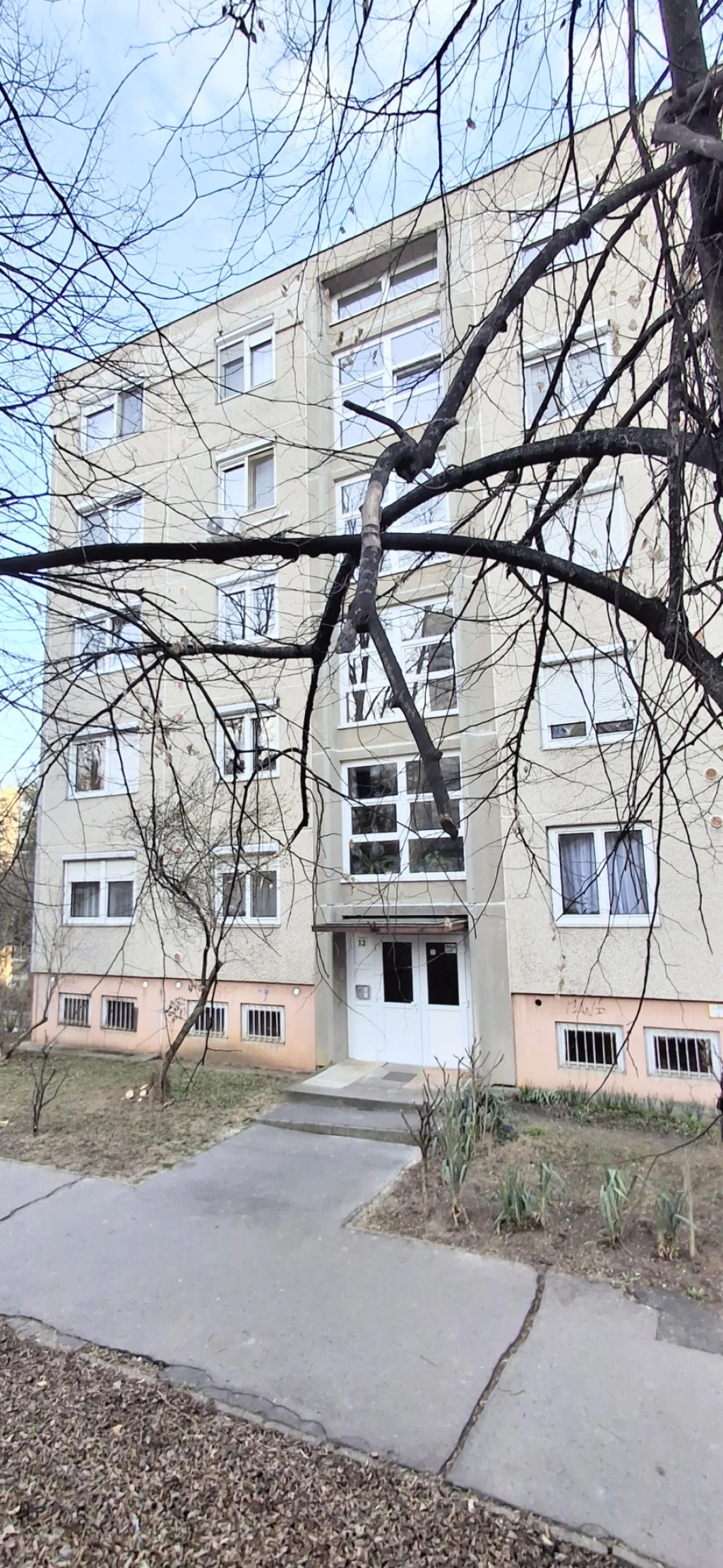 Miskolc Hajós utcai 28 m² 2. emeleti garzonlakás KIADÓ!