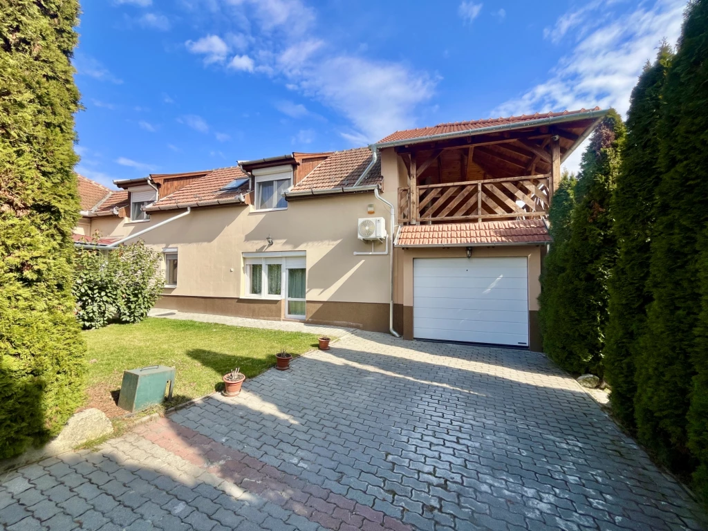 Eladó egy felújított, duplakomfortos ház Miskolc-Szirmán!