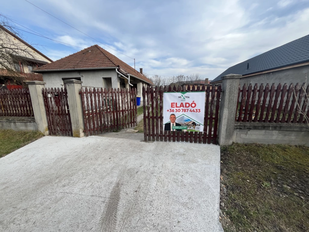 Sajószentpéteren családi ház eladó.