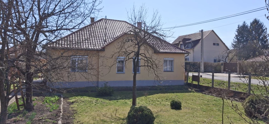 c3-1-name c2-19-name, Edelény, József Attila út 11.