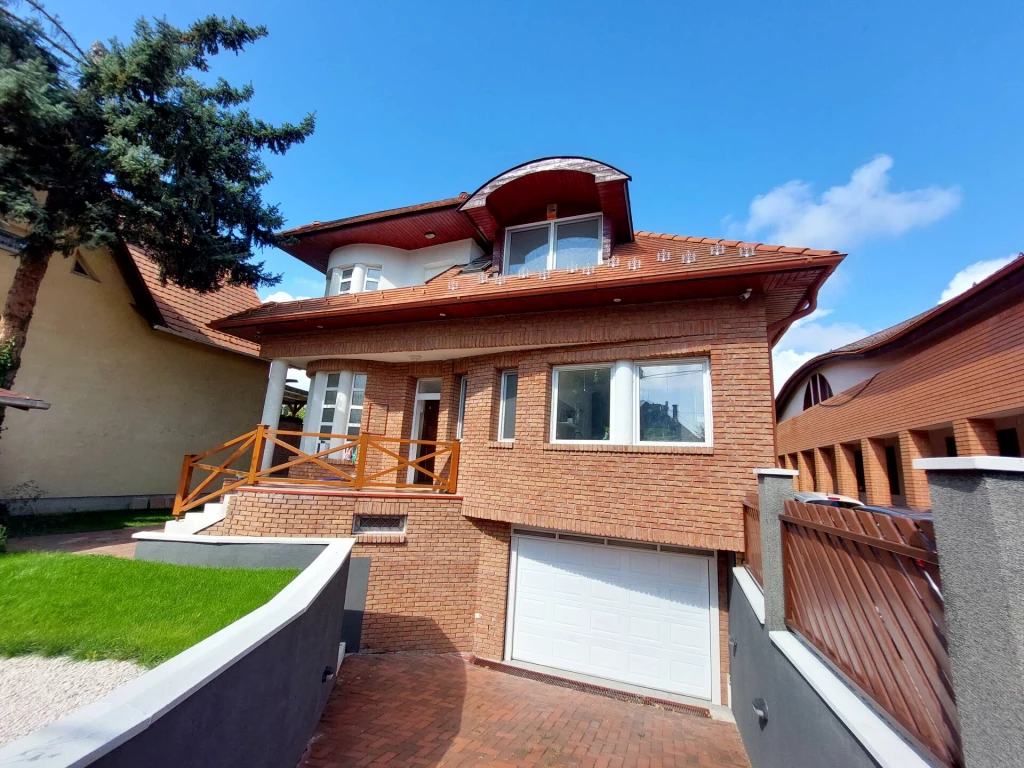 Budapest III. kerület, Csillaghegy Dunához közel eső részén minőségi, felújított családi ház piaci ár alatt eladó