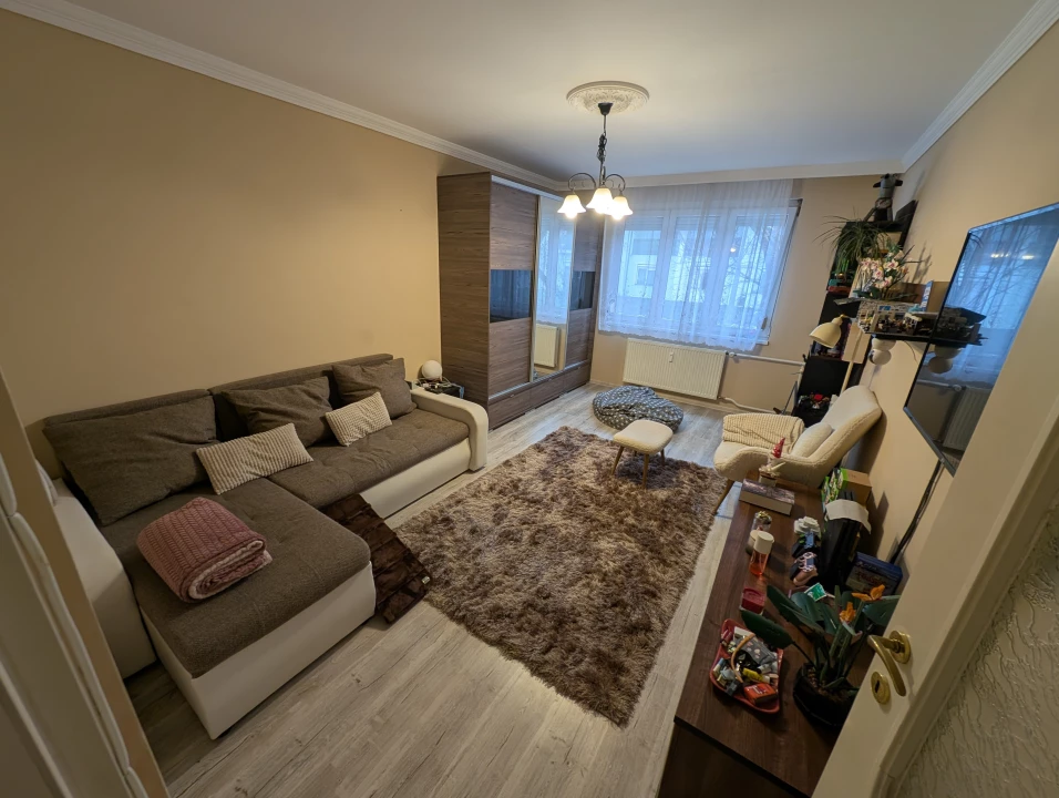 Eladó panellakás, Debrecen