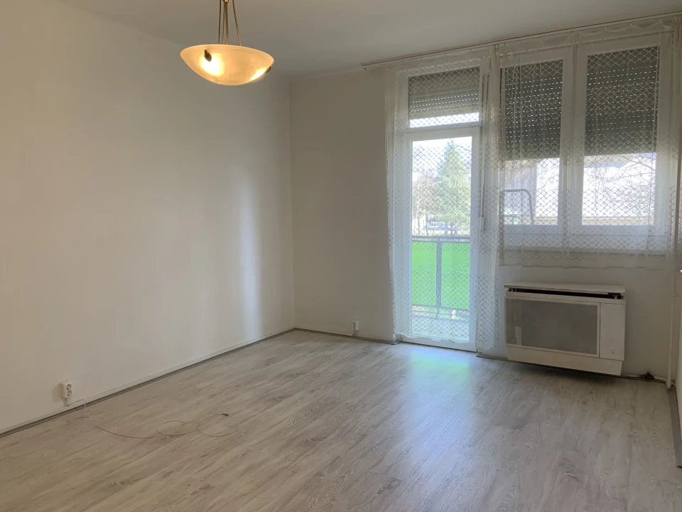 Eladó téglalakás, Debrecen