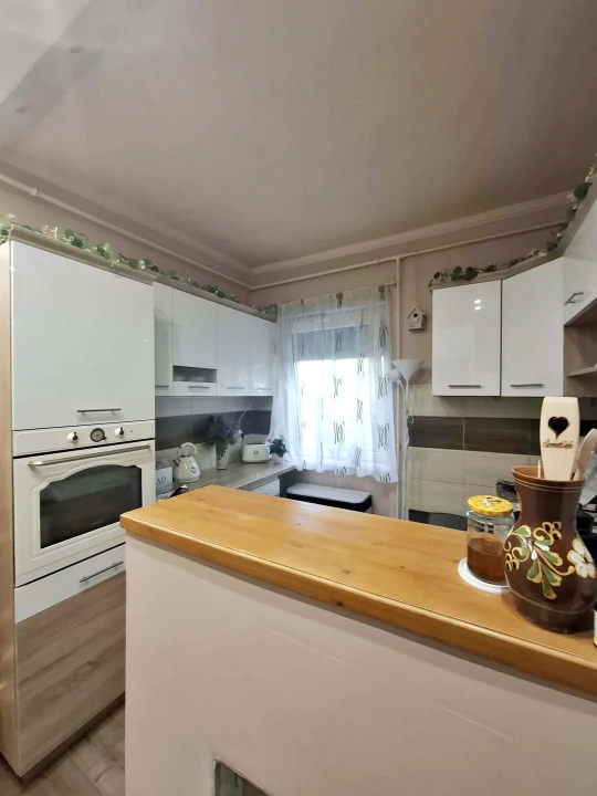 Eladó téglalakás, Taszár