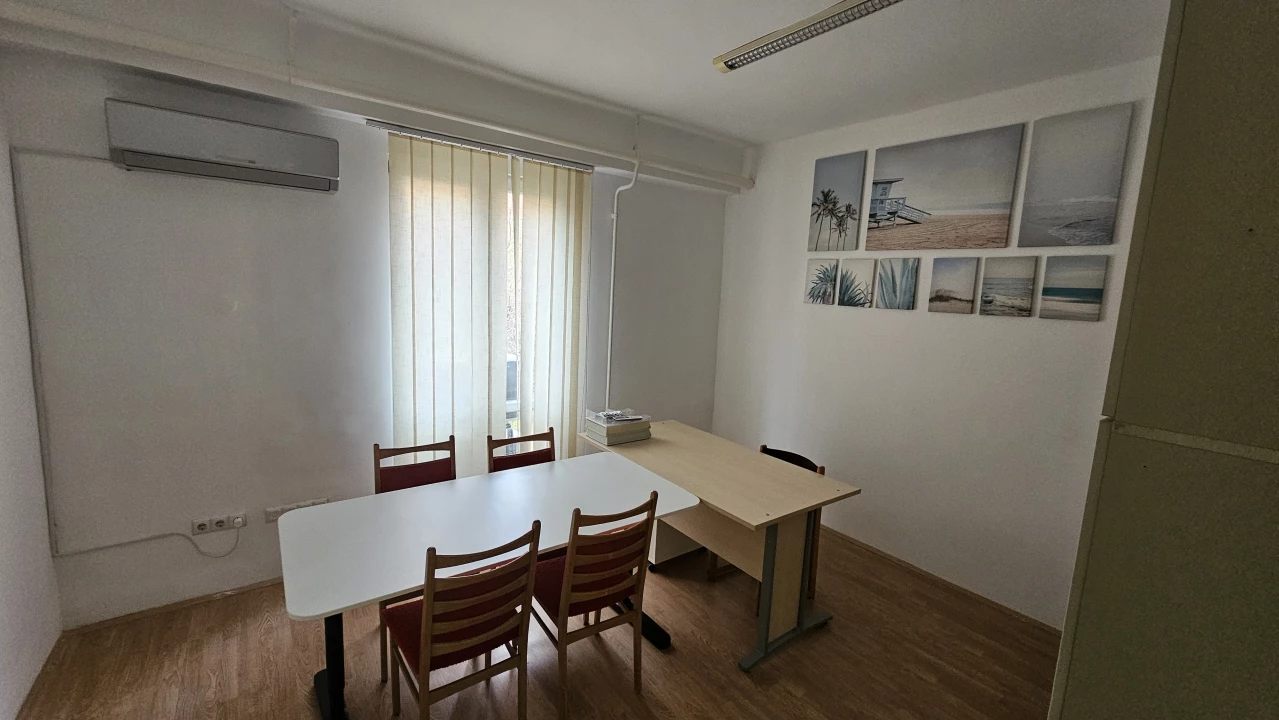 Kiadó lakásiroda, Komló