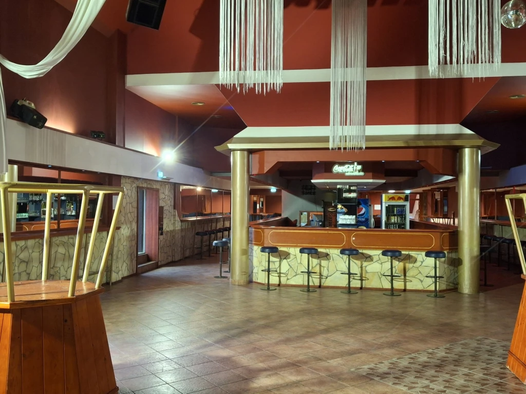 c3-1-name c2-73-name, Komló, Kossuth Lajos utca