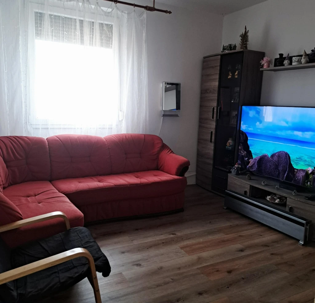 Eladó Lakás, Komló Cserma utca  22.900.000 Ft