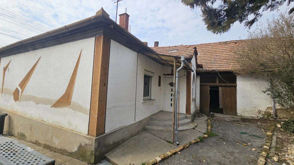 Eladó Ház, Komló Fő utca 24.900.000 Ft