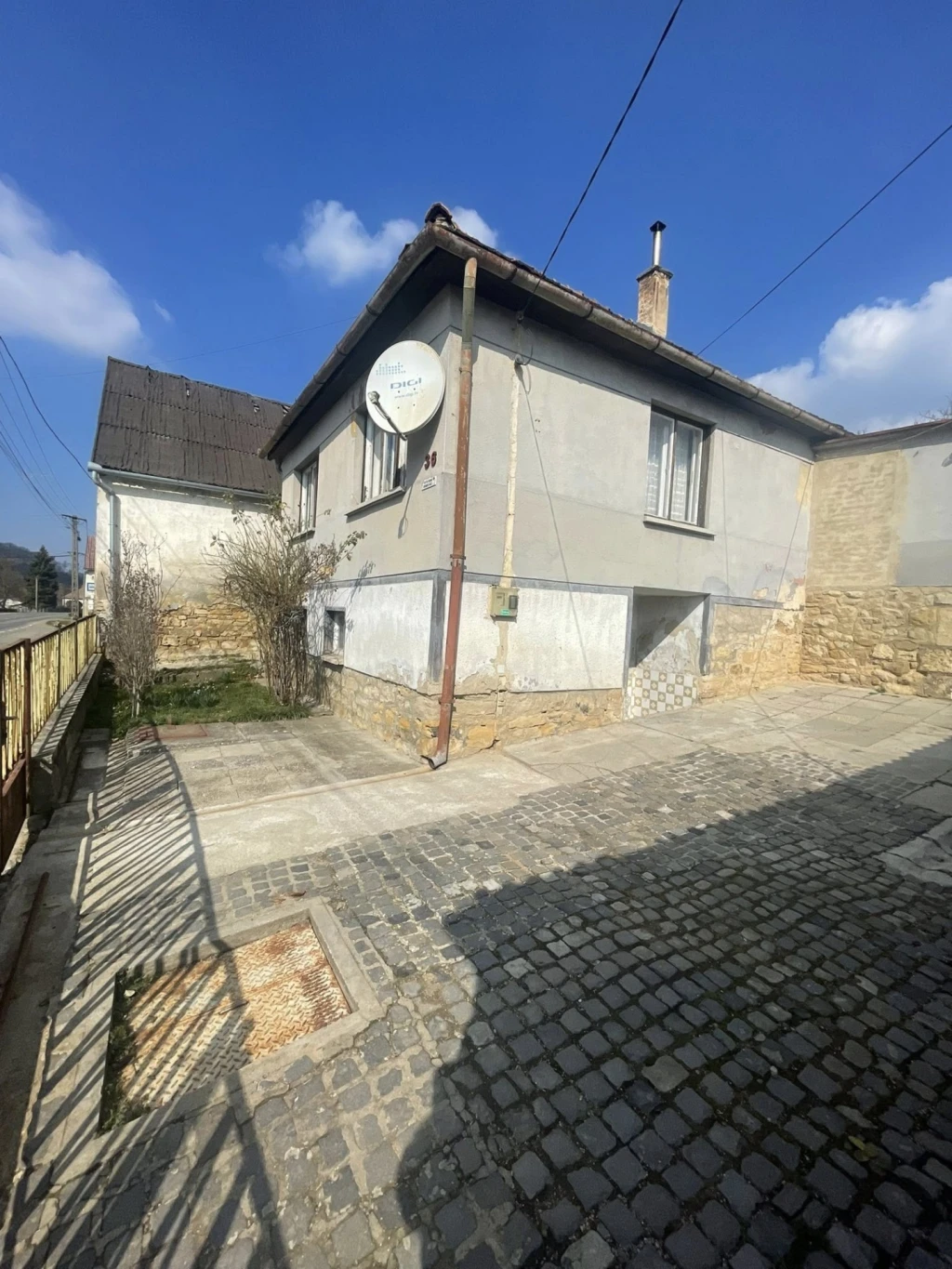 Eladó Ház, Komló Fő utca  26.000.000 Ft