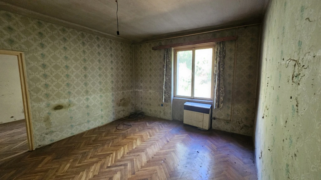 Eladó Lakás, Komló Zrinyi utca 15.500.000 Ft