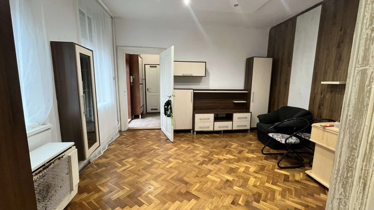 Eladó téglalakás, Szombathely