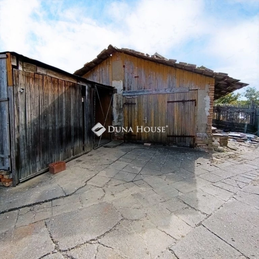 Eladó ház, Röszke