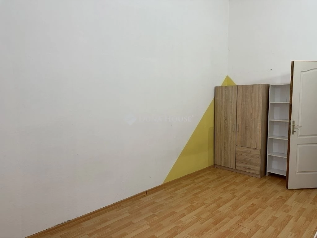 Eladó lakás, Szeged