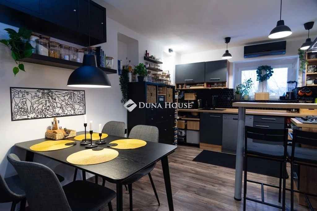 Eladó ház, Cserkeszőlő