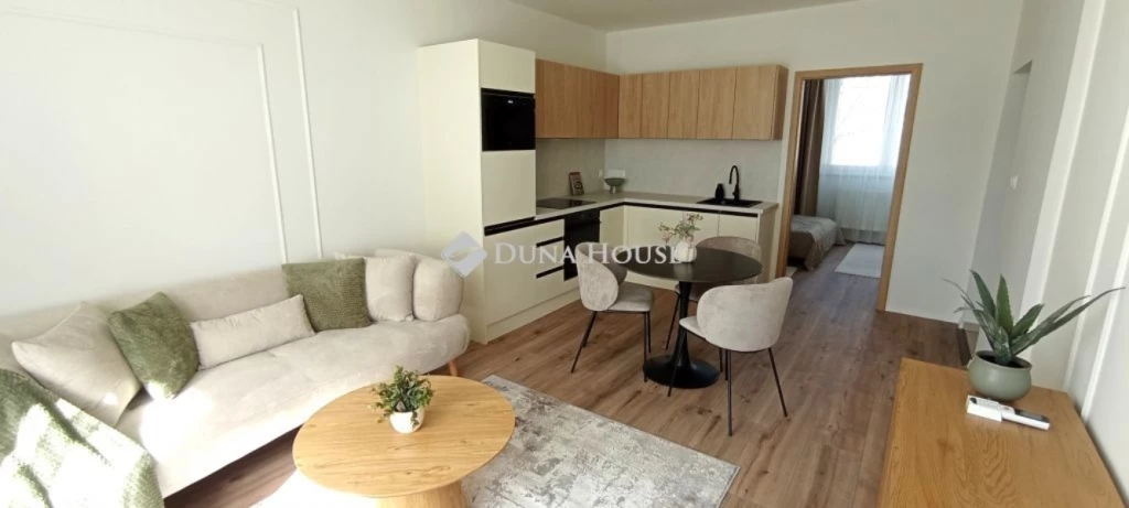 Eladó lakás, Szeged