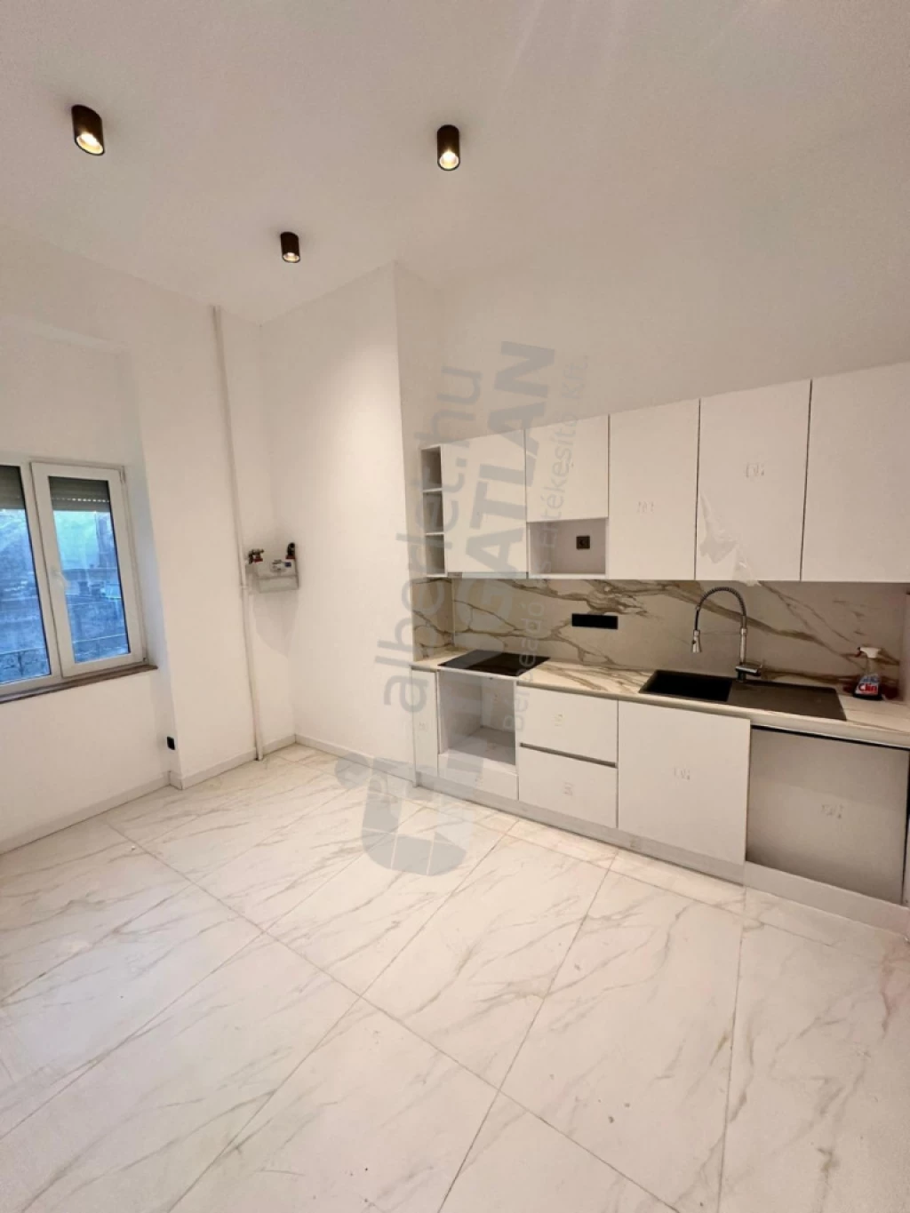 For sale brick flat, Budapest VI. kerület, Szív utca