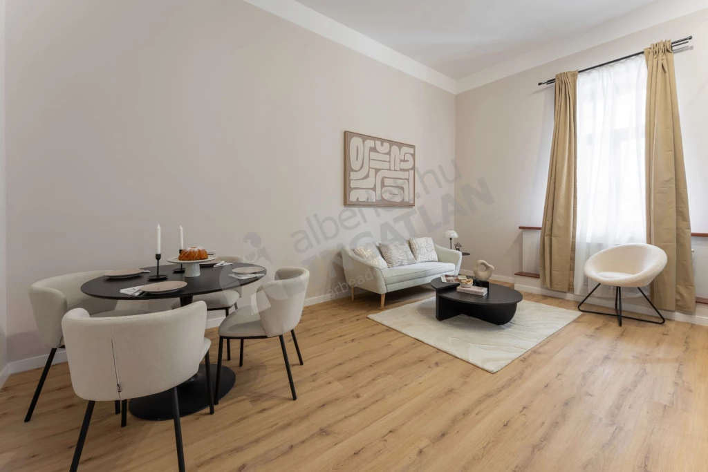 c3-2-name c2-19-name, Budapest VII. kerület, Holló utca