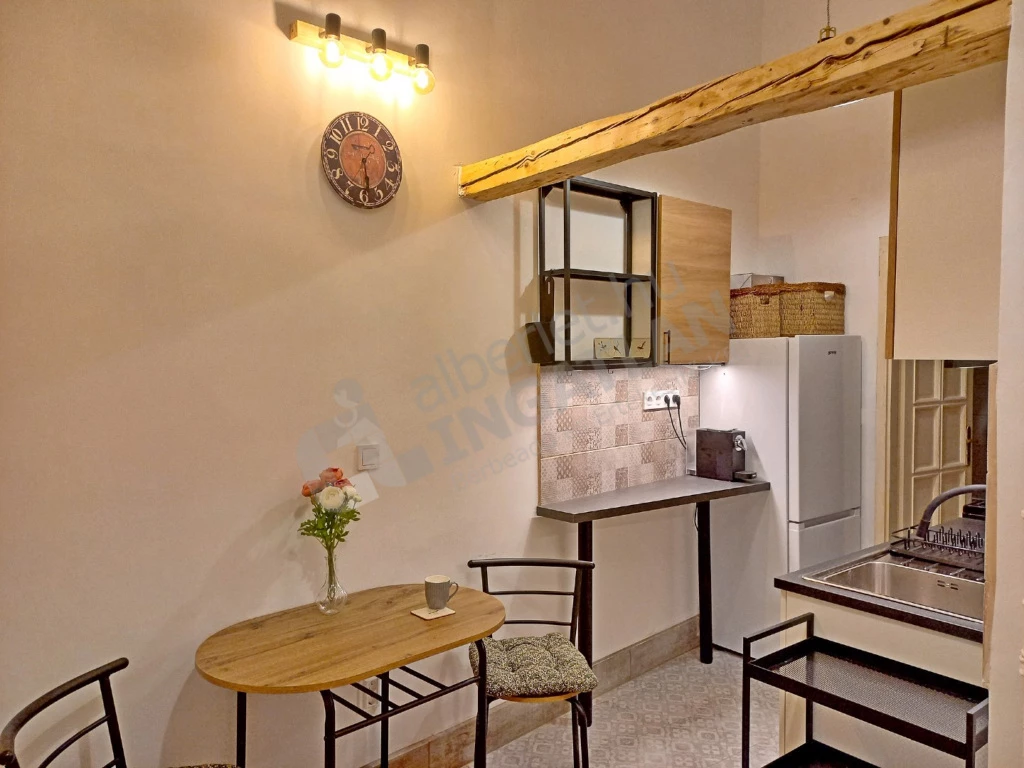 c3-2-name c2-19-name, Budapest V. kerület, Veres Pálné utca