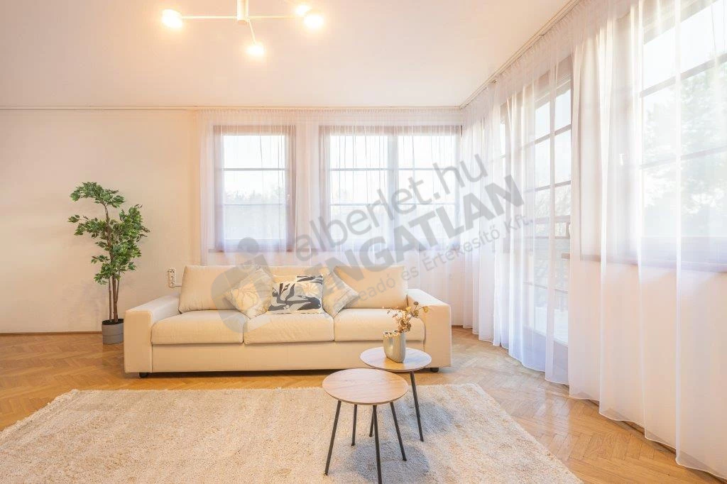 c3-2-name c2-19-name, Budapest II. kerület, Selyemakác utca