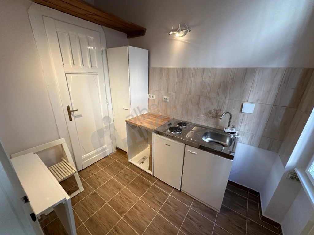 c3-2-name c2-19-name, Budapest V. kerület, Papnövelde utca