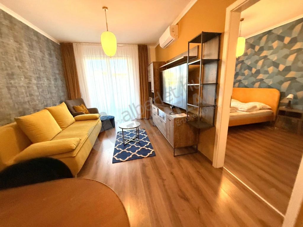 Kiadó téglalakás, Budapest VIII. kerület, Corvin sétány