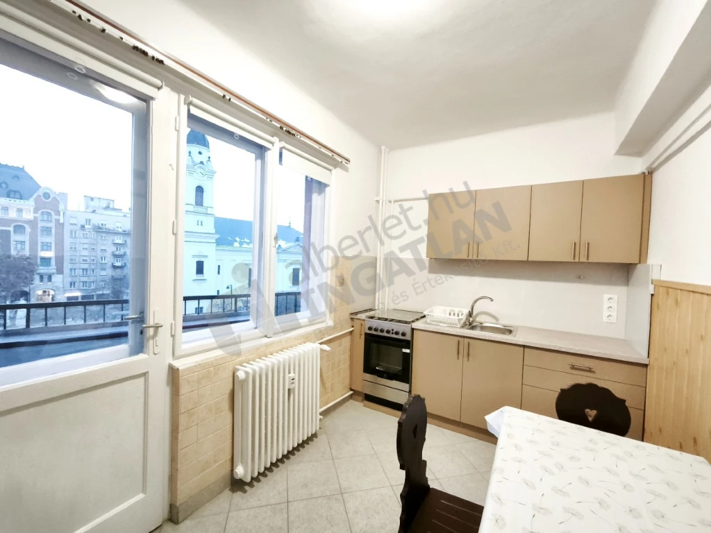 Kiadó téglalakás, Budapest VIII. kerület, Horváth Mihály tér