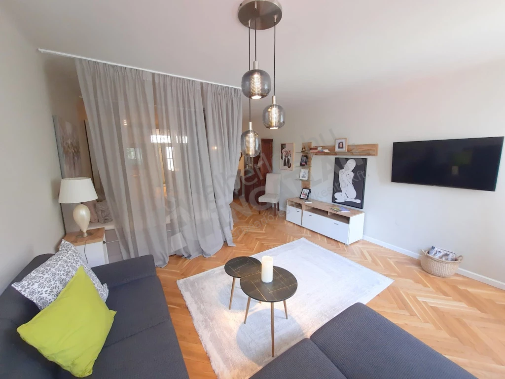 Kiadó téglalakás, Budapest I. kerület, Szentháromság tér