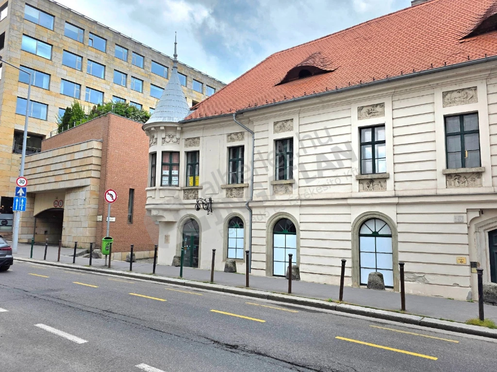 Kiadó téglalakás, Budapest I. kerület, Fő utca