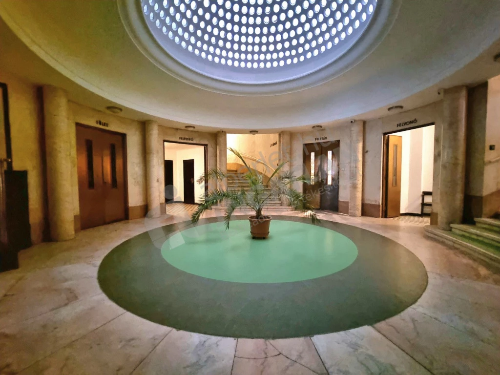 For rent brick flat, Budapest V. kerület, Petőfi tér