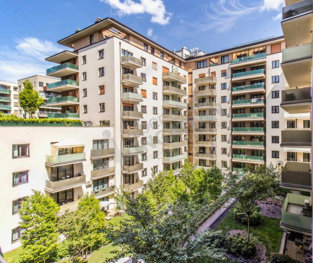 Kiadó téglalakás, Budapest VIII. kerület, Corvin sétány