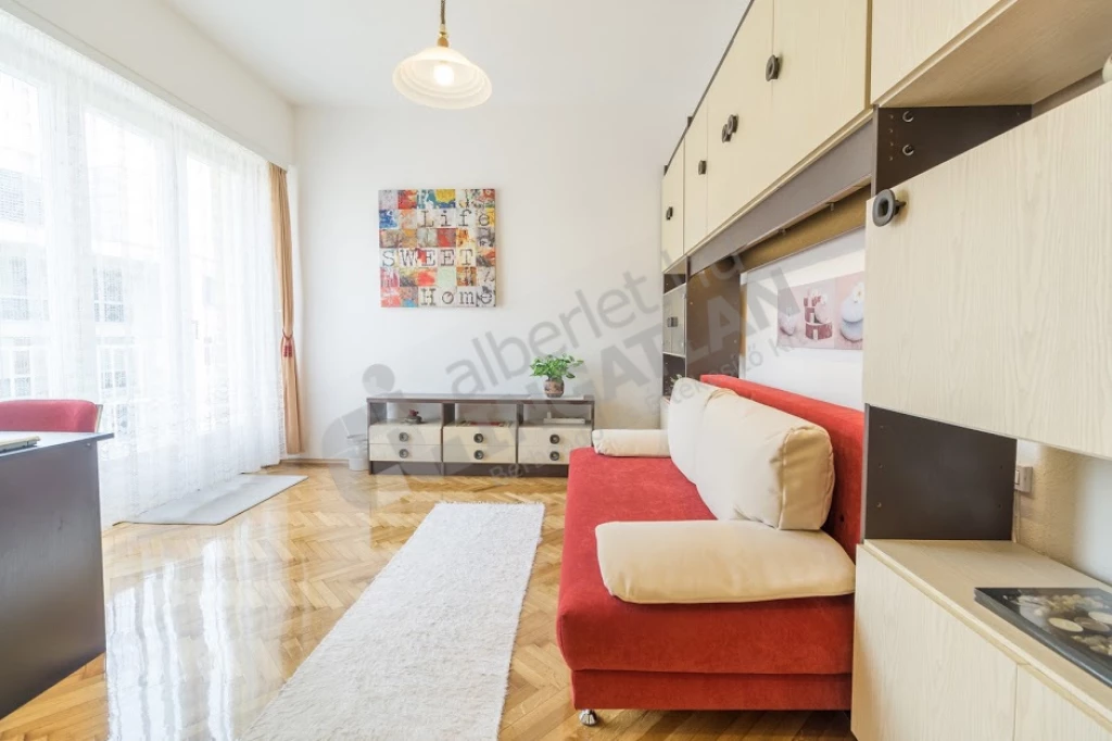 Kiadó téglalakás, Budapest VII. kerület, Madách Imre tér