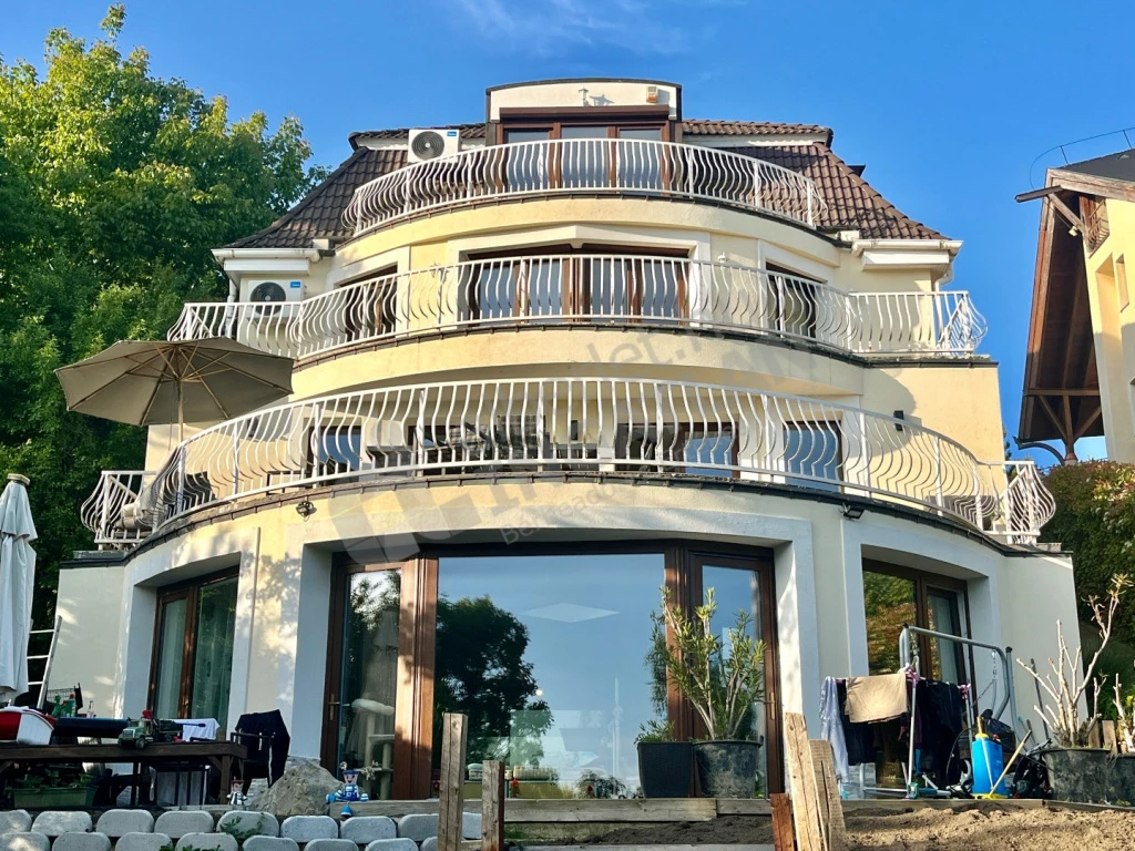 c3-1-name c2-2-name, Budapest II. kerület, Fenyőerdő utca