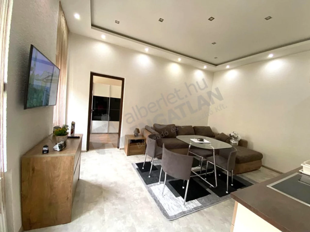 Eladó téglalakás, Budapest VII. kerület, Akácfa utca