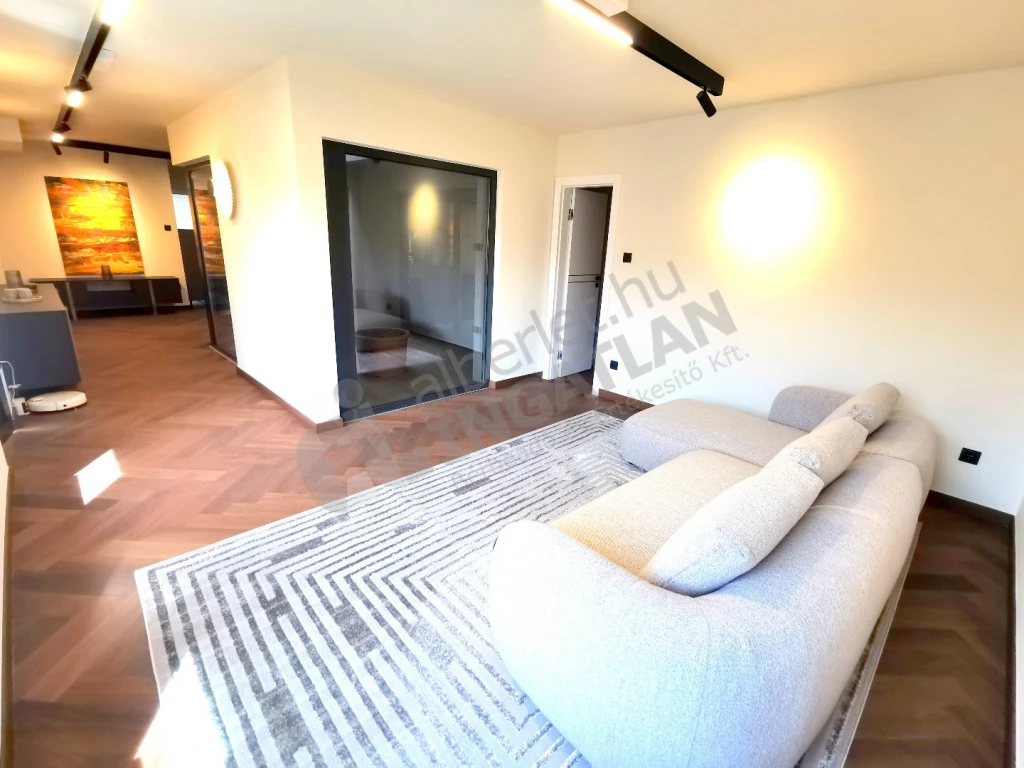 Eladó téglalakás, Budapest VI. kerület, Király utca