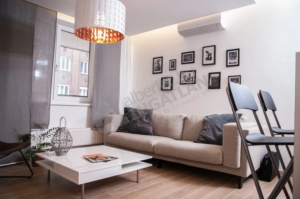 Kiadó téglalakás, Budapest VII. kerület, Madách Imre tér