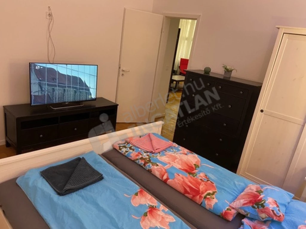 Eladó téglalakás, Budapest V. kerület, Belgrád rakpart